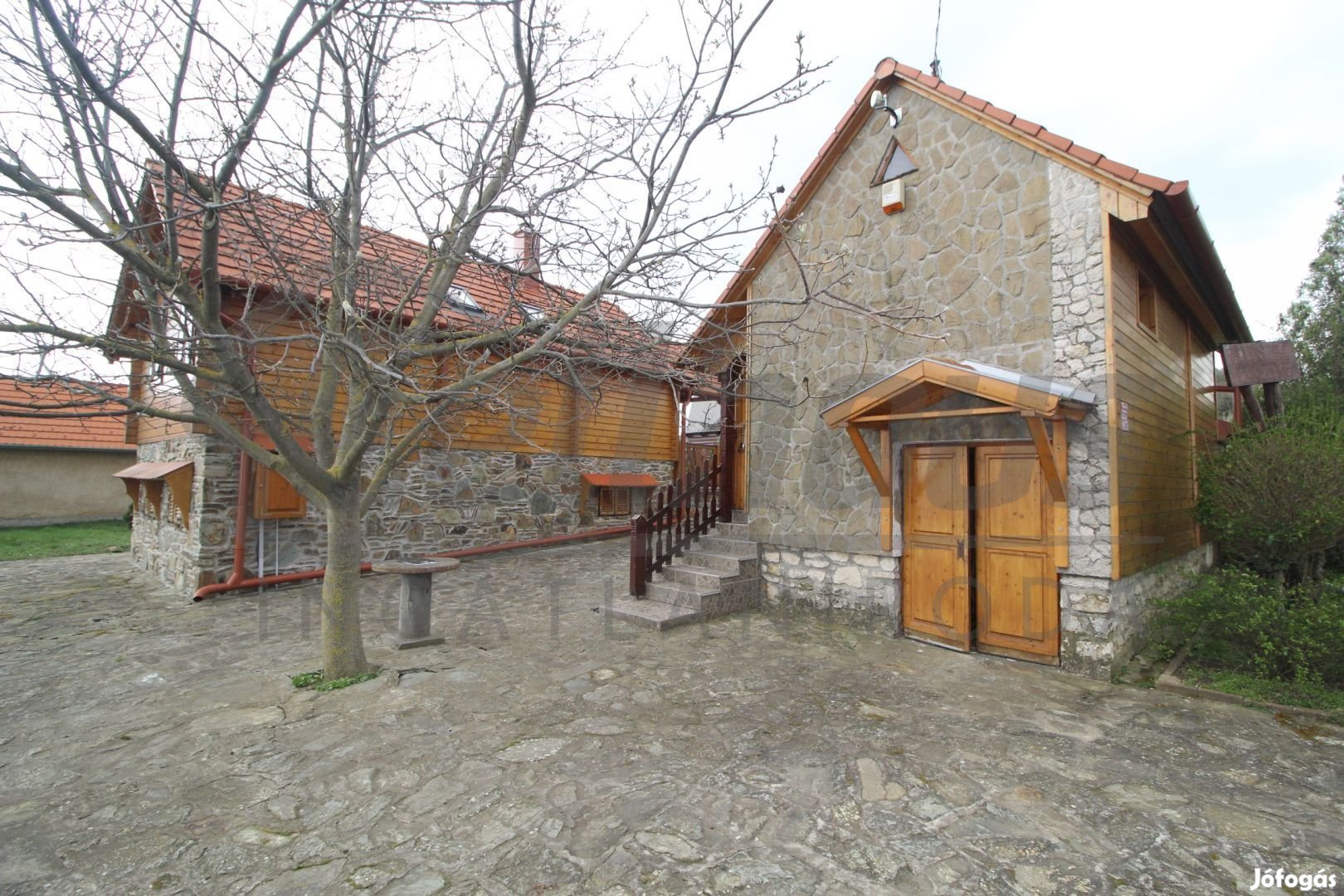 Eladó 108 m2 zártkert, -