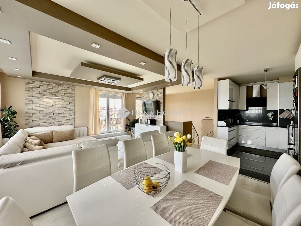 Eladó 110 nm-es lakás Pécs