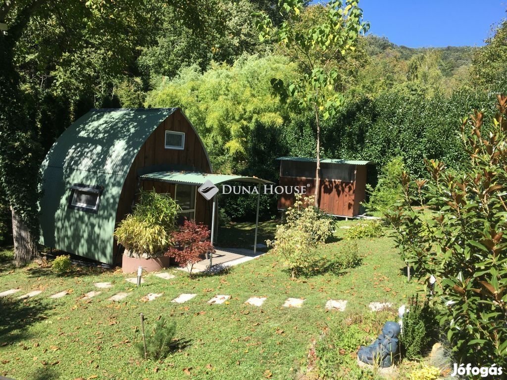 Eladó 1117 nm-es telek Pécs