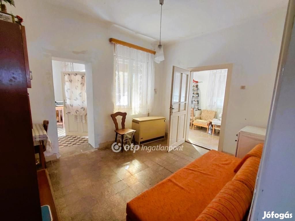 Eladó 111 nm-es ház Ecséd