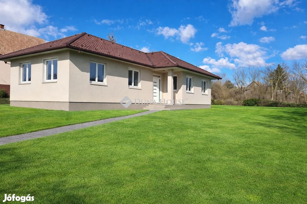 Eladó 111 nm-es ház Káva