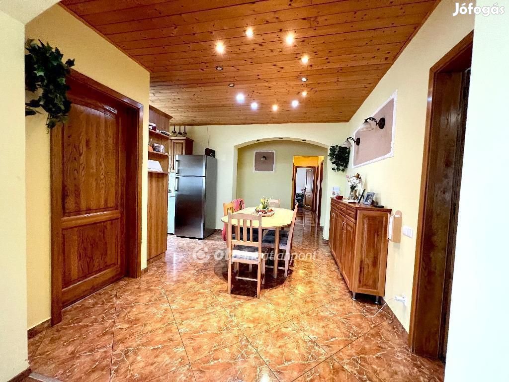 Eladó 111 nm-es ház Ravazd