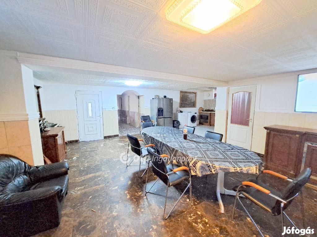 Eladó 111 nm-es ház Szolnok