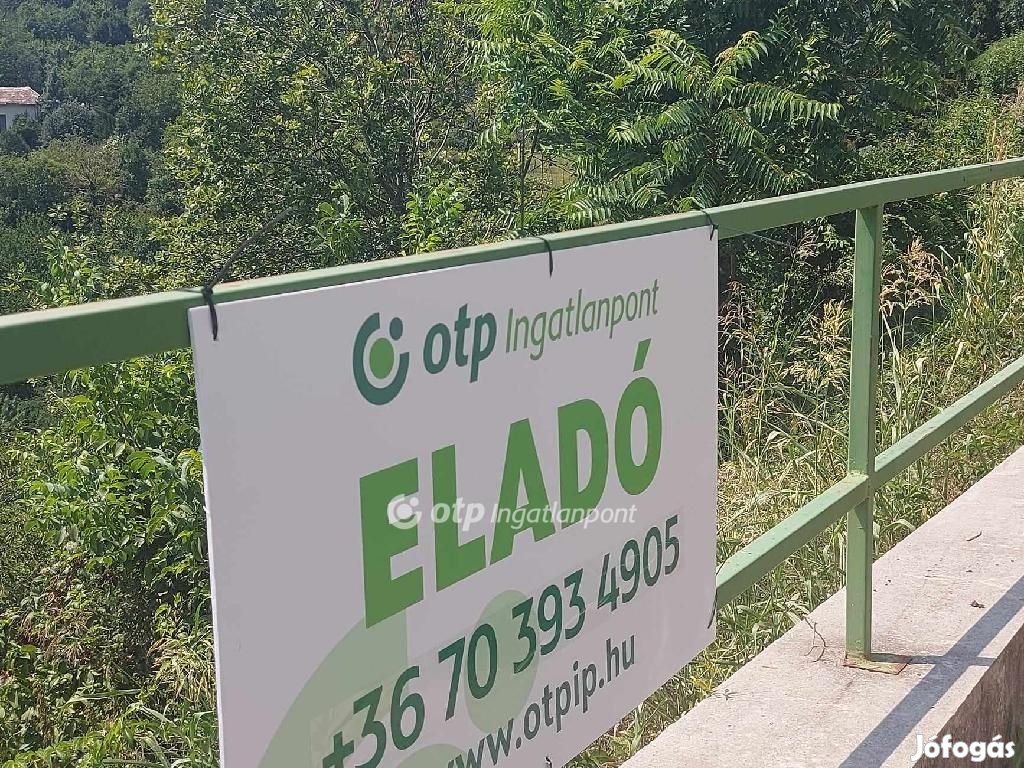 Eladó 1122 nm-es telek Pécs