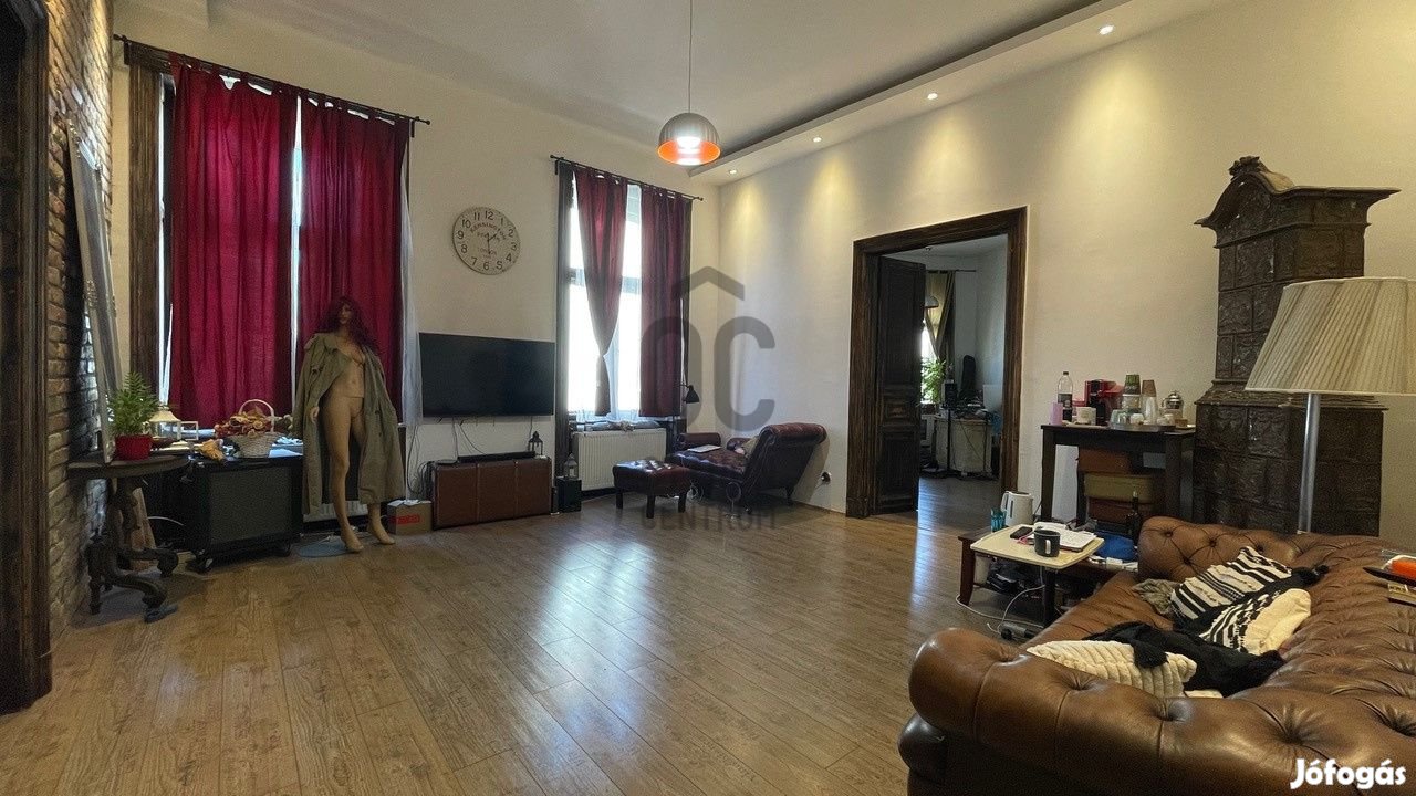 Eladó 112 m2-es, 4 szobássá alakítható lakás