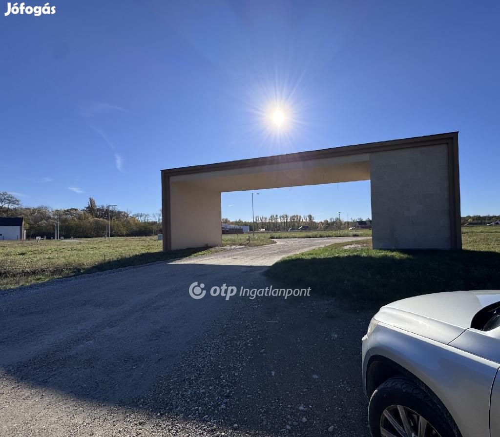 Eladó 1155 nm-es telek Máriakálnok