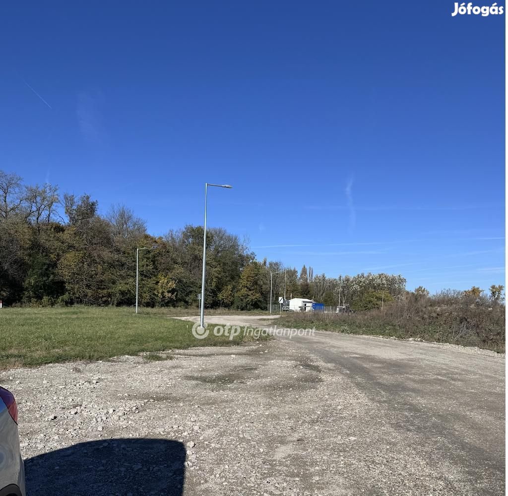 Eladó 1168 nm-es telek Máriakálnok