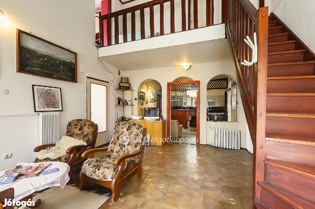 Eladó 120 nm-es ház Ivád