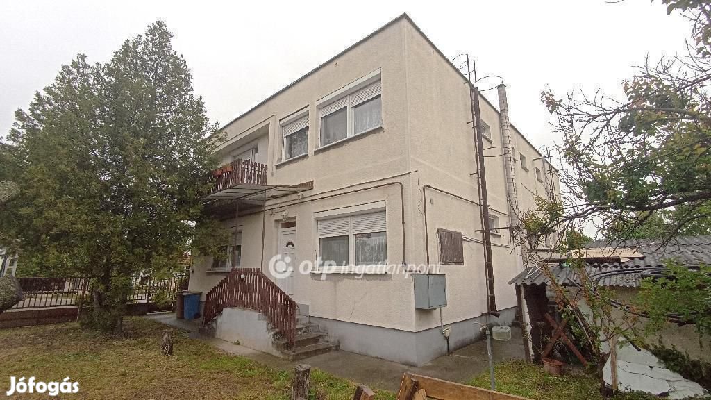 Eladó 120 nm-es ház Jászfényszaru