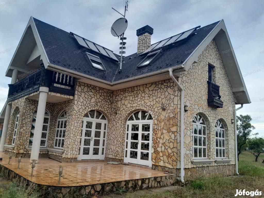 Eladó 120 nm-es ház Kecskemét