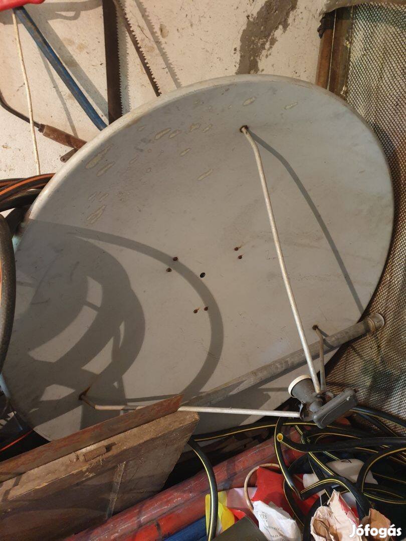 Eladó 120cm primfókuszos parabola antenna fejjel