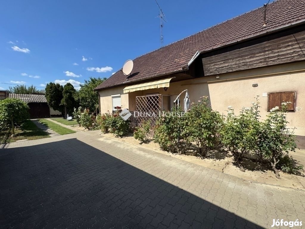 Eladó 121 nm-es ház Kecskemét