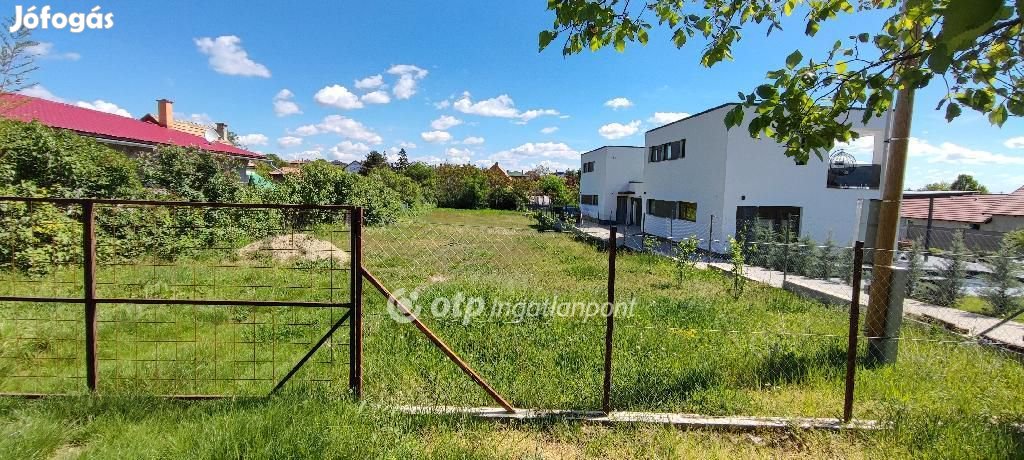 Eladó 1229 nm-es telek Érd