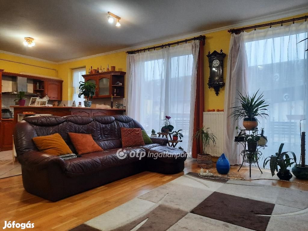 Eladó 124 nm-es ház Gyula