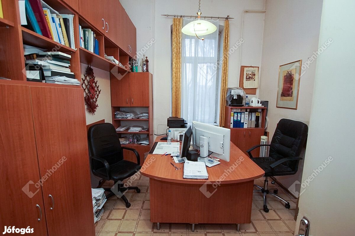 Eladó 12 nm-es iroda Székesfehérvár