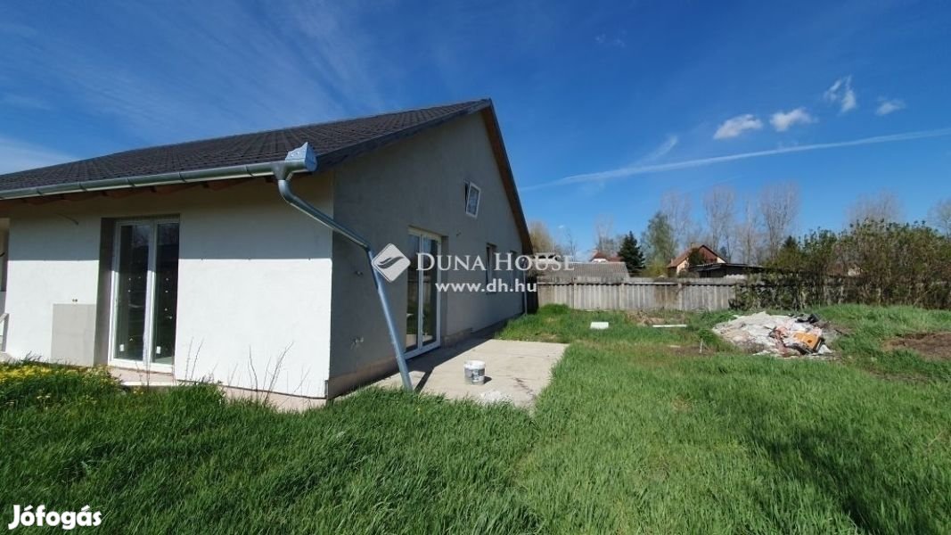 Eladó 131 nm-es ház Kóka