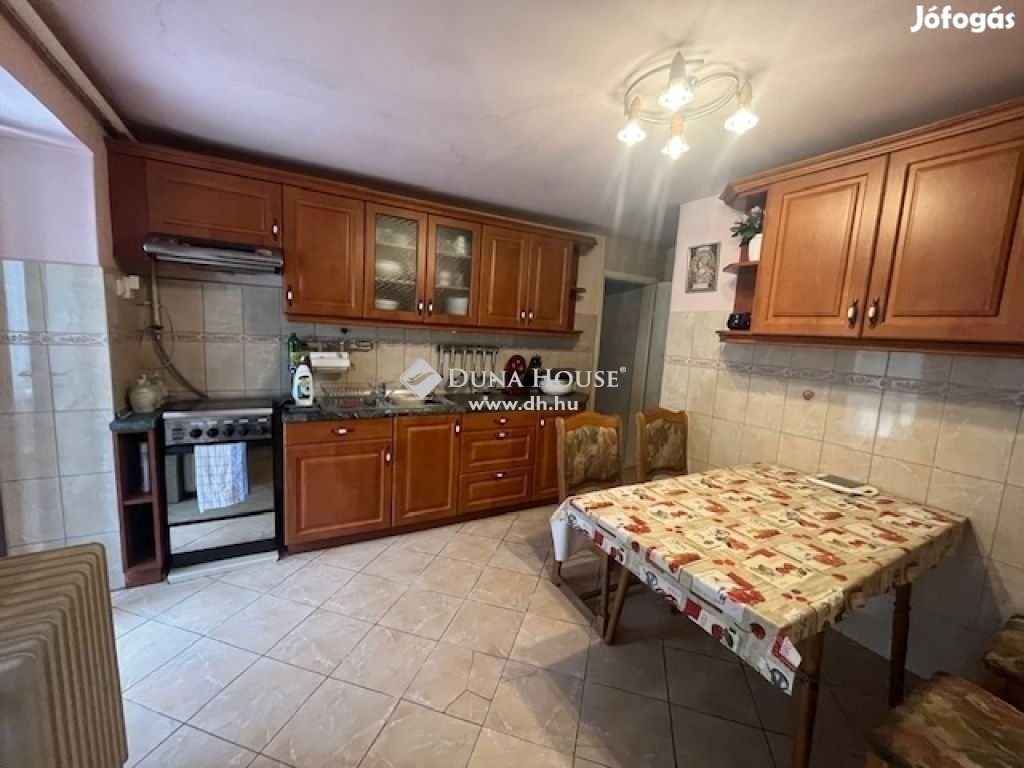Eladó 132 nm-es ház Pécs
