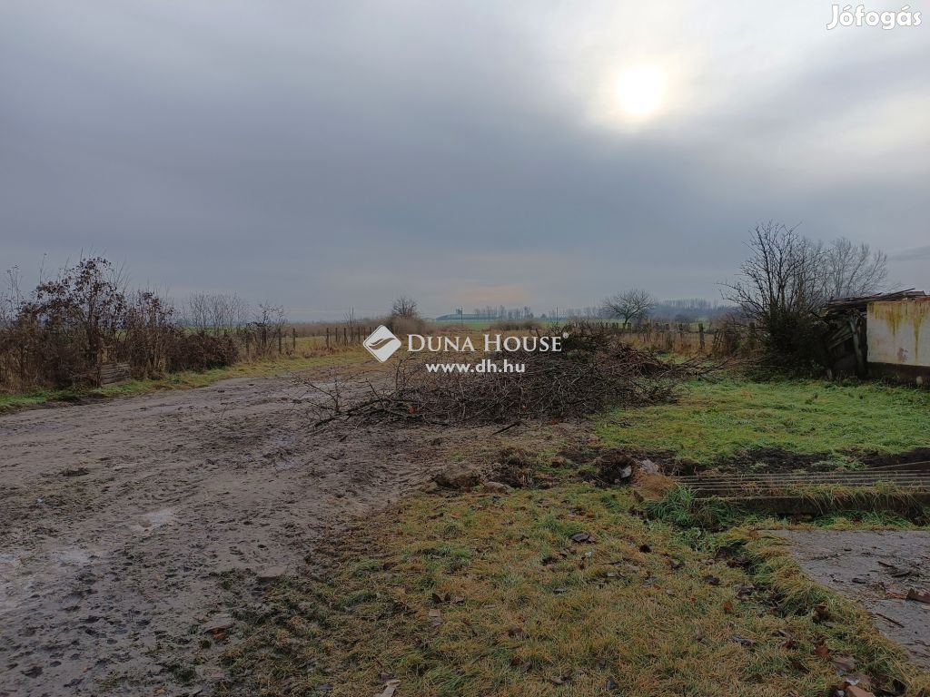 Eladó 1346 nm-es telek Bőny