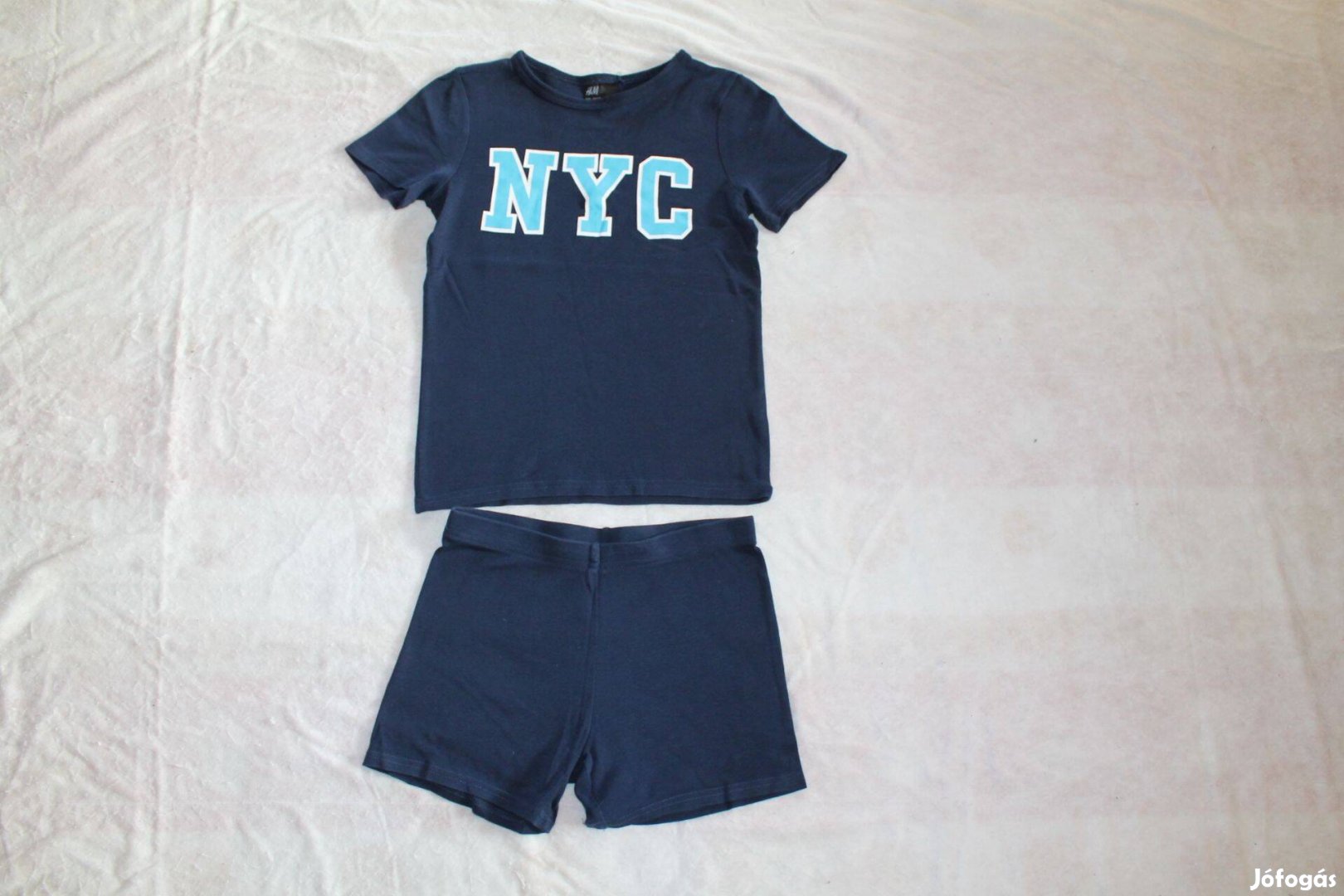 Eladó 134-es pizsama HM