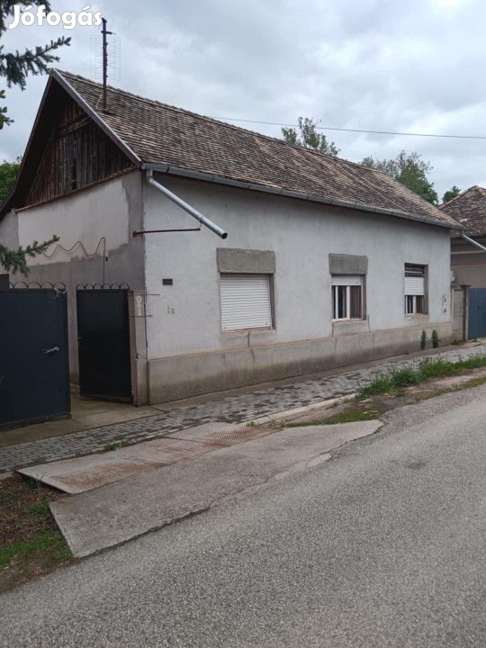 Eladó 135 nm-es Felújítandó Családi ház Apátfalva