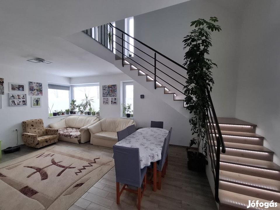 Eladó 138 nm-es Újszerű állapotú Családi ház Ebes