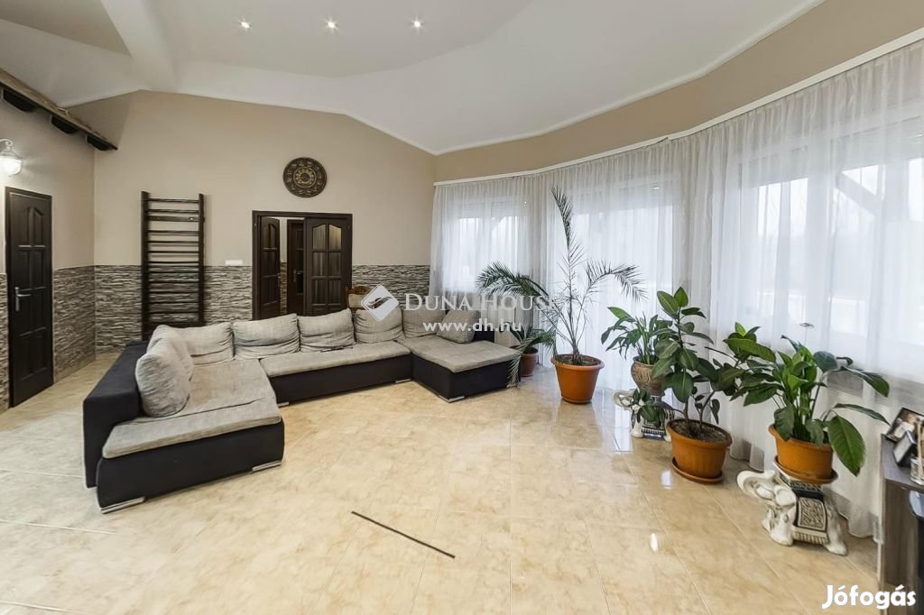 Eladó 138 nm-es ház Kecskemét