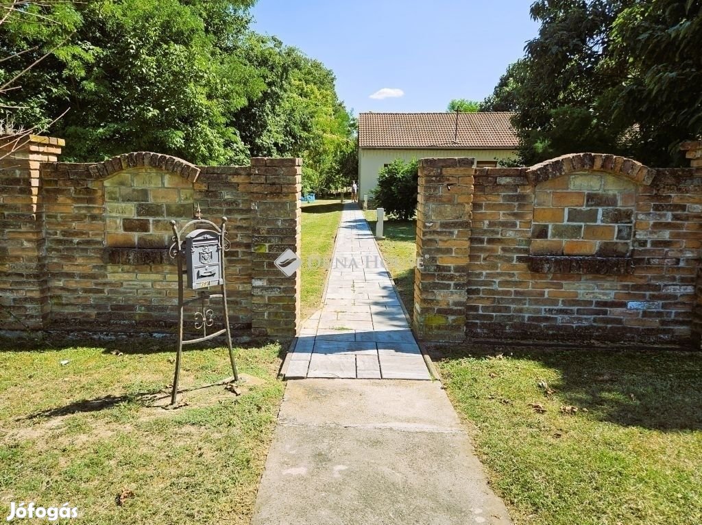 Eladó 140 nm-es ház Ivándárda