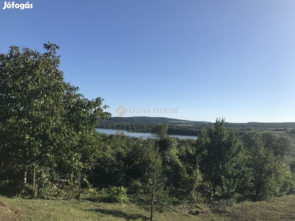 Eladó 1414 nm-es telek Fehérvárcsurgó