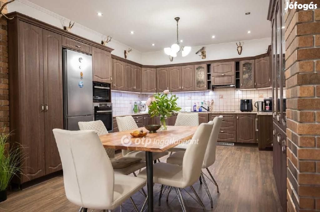 Eladó 150 nm-es ház Ceglédbercel