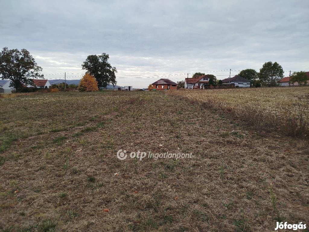 Eladó 1513 nm-es telek Szalánta