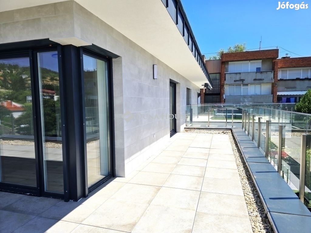 Eladó 152 nm-es lakás Pécs