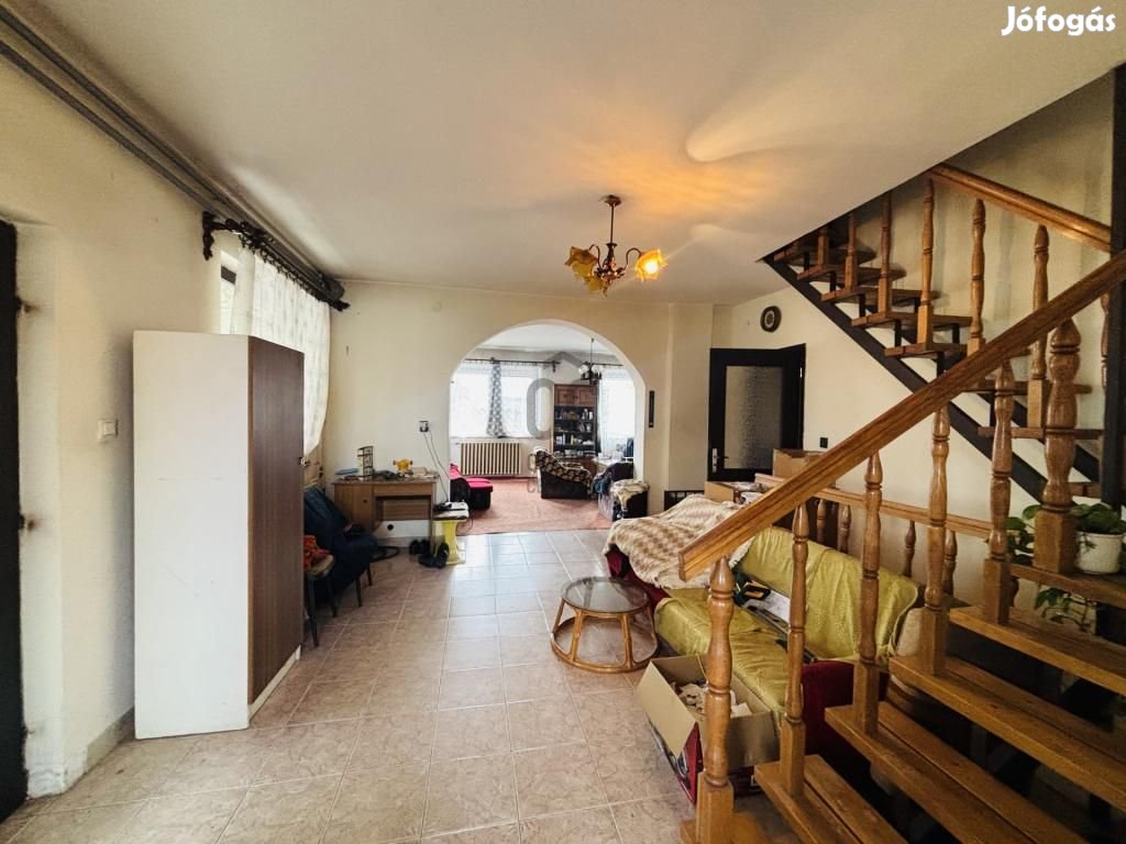 Eladó 153 nm-es ház Cegléd