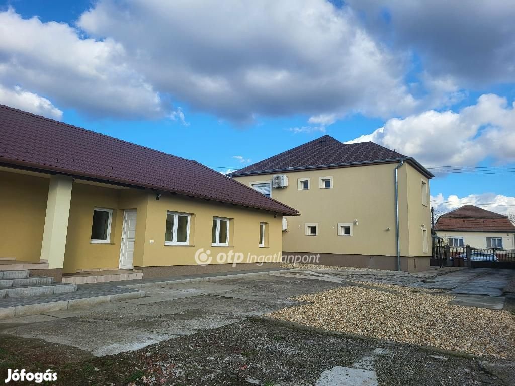 Eladó 155 nm-es ház Boldog