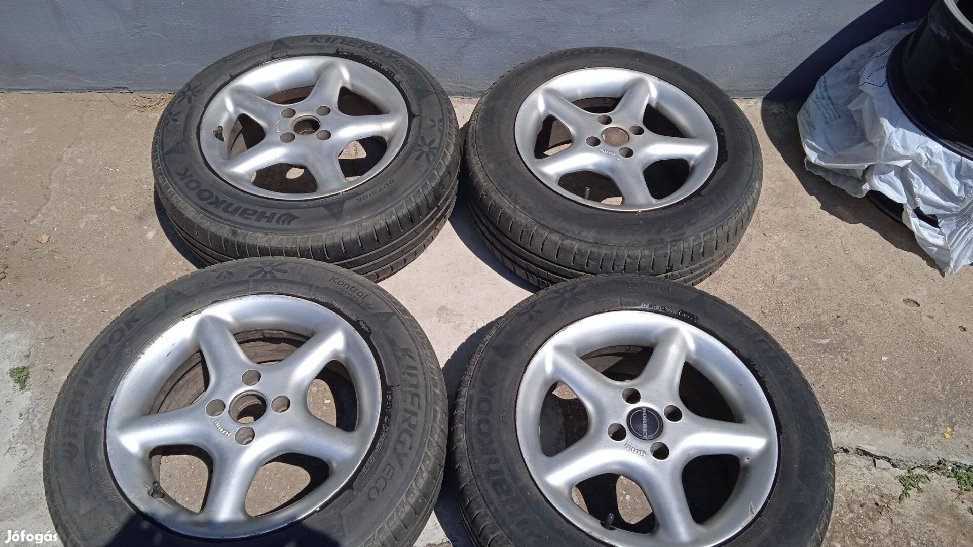 Eladó 15" alufelni Hankook téli gumival!