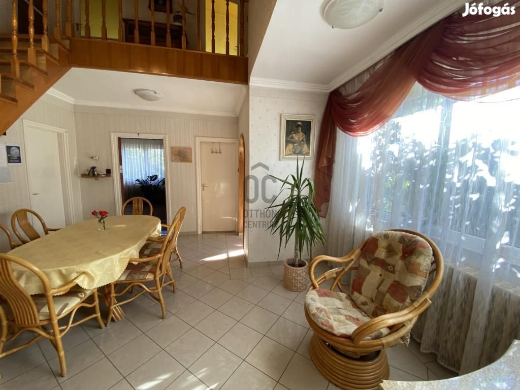 Eladó 160 nm-es ház Abony