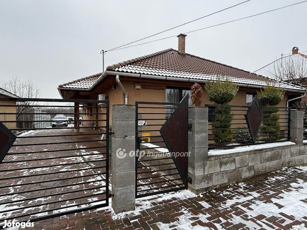 Eladó 160 nm-es ház Onga