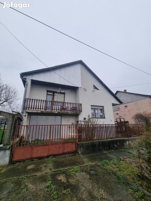 Eladó 160 nm-es ház Pásztó