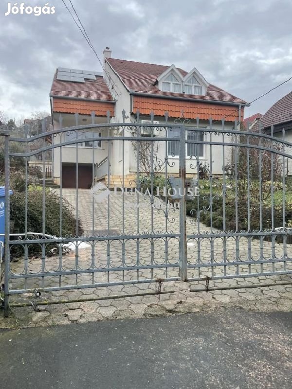 Eladó 160 nm-es ház Pécs