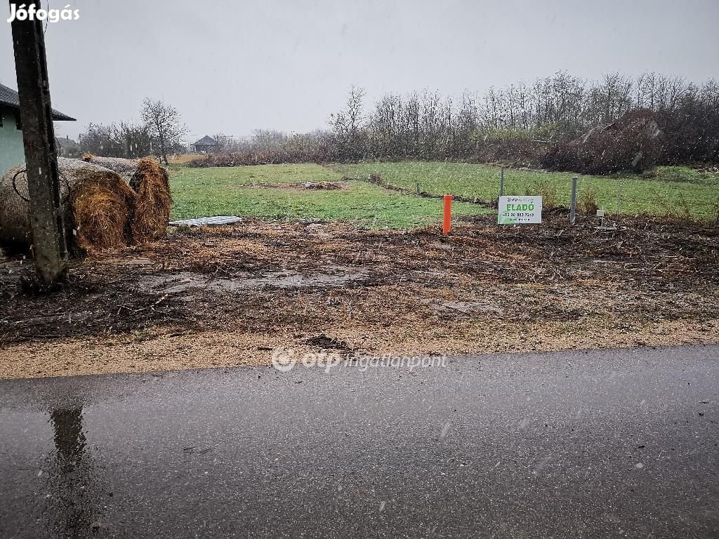 Eladó 1636 nm-es telek Perkáta