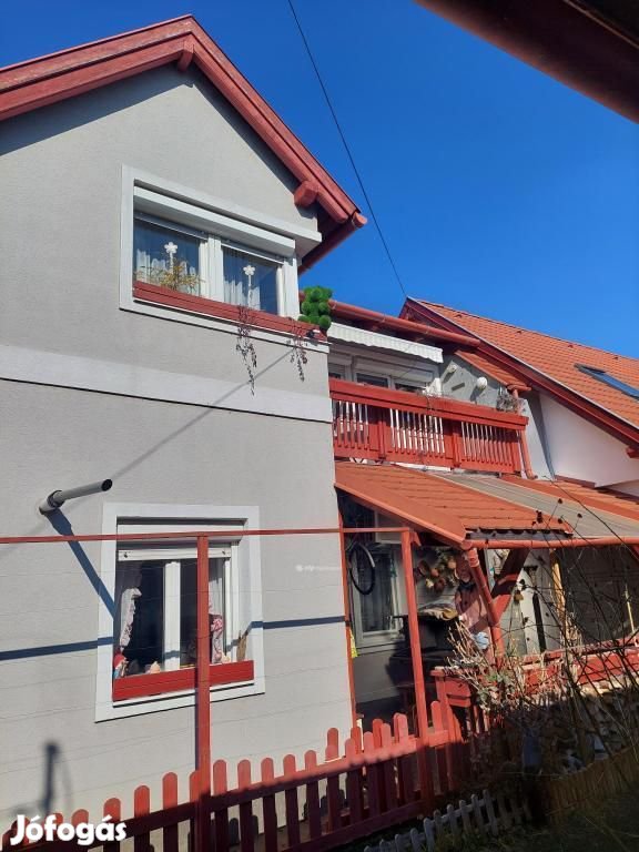 Eladó 164 nm-es ház Veszprém