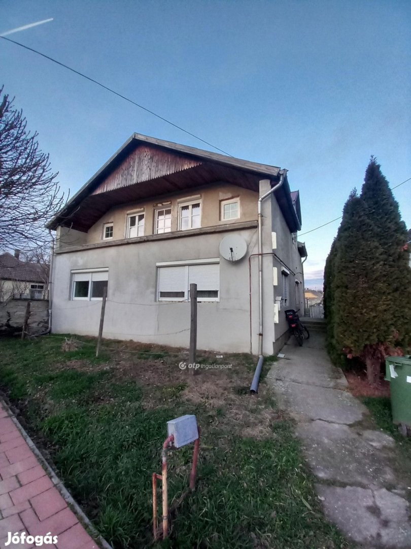 Eladó 166 nm-es Családi ház Dunaszentbenedek Iskola,óvoda