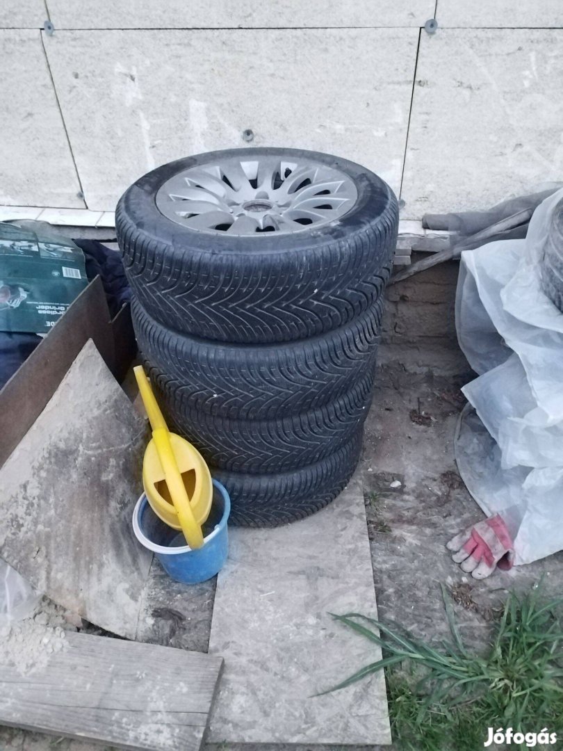 Eladó 16" BMW gyári felni gumival