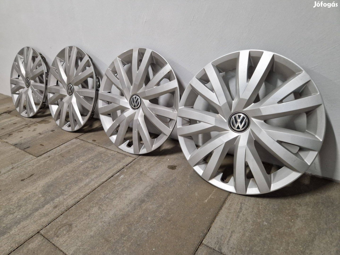 Eladó 16"-os gyári Volkswagen dísztárcsa garnitúra!