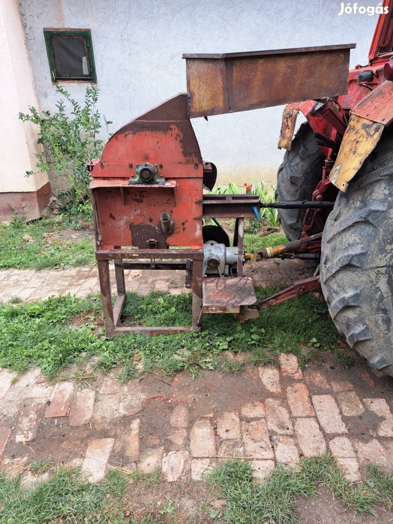 Eladó 16 kalapácsos termény daráló 