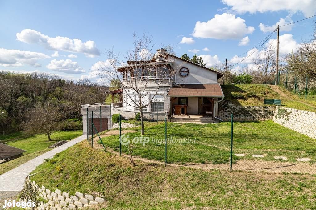 Eladó 172 nm-es ház Bár