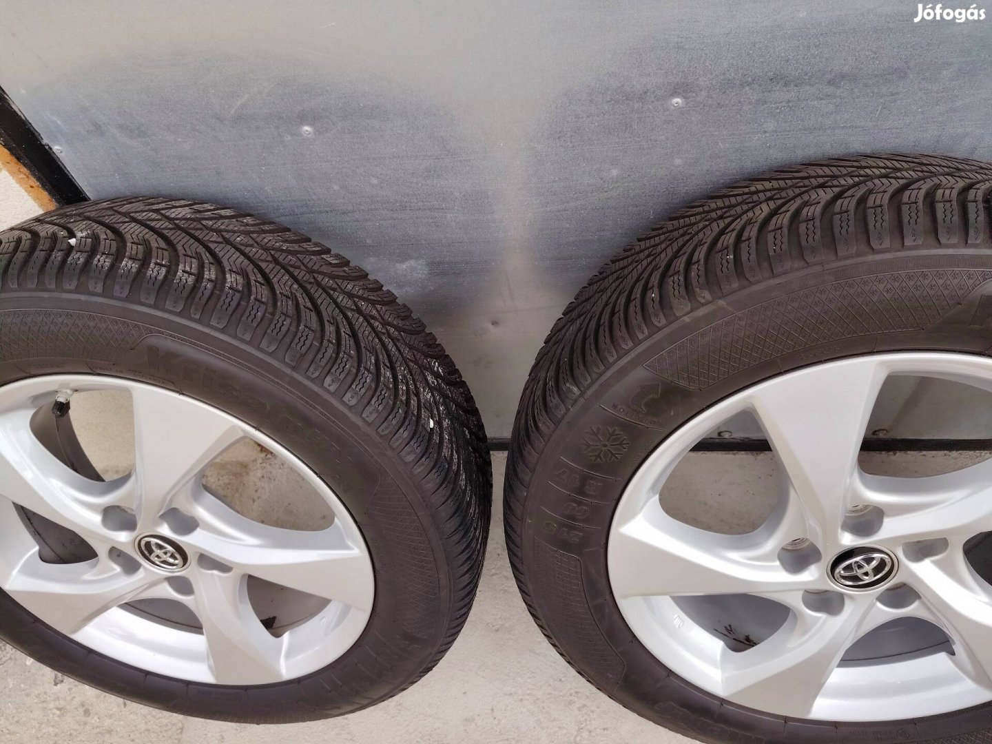 Eladó 17" Toyota gyári alufelni gumikkal egyben