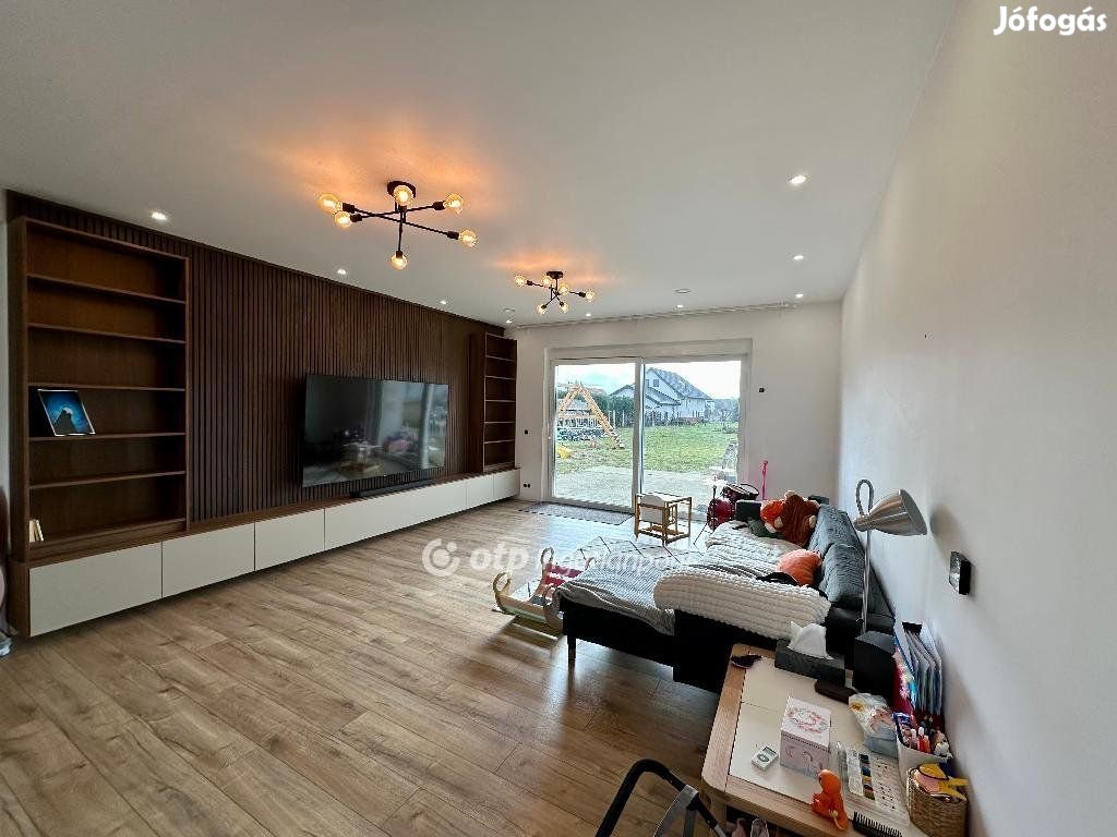 Eladó 180 nm-es ház Albertirsa