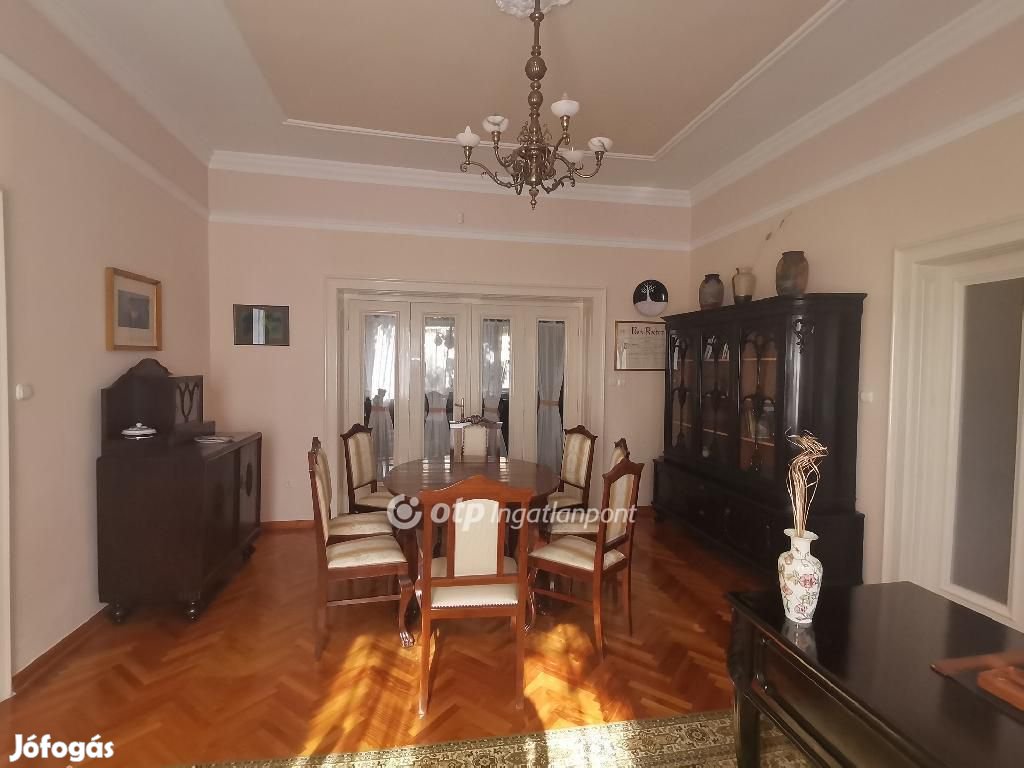 Eladó 180 nm-es ház Békéscsaba