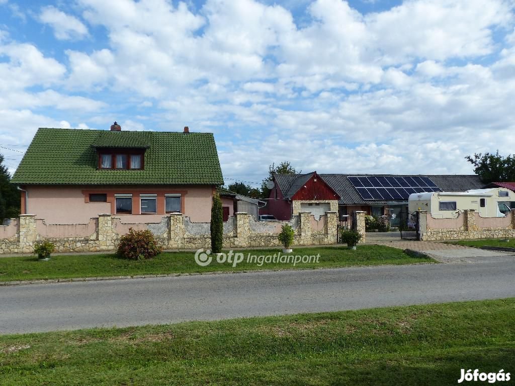 Eladó 180 nm-es ház Kozármisleny