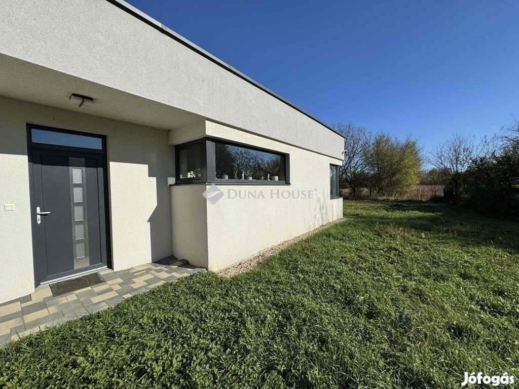 Eladó 181 nm-es ház Harkány